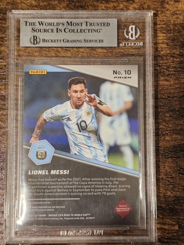 2021-22 Lionel Messi Mosaic FIFA Road to World Cup Breakaway Prizm #10 BGS 9 view 2