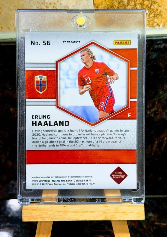 Erling Haaland 2021-22 Mosaic FIFA World Cup Gold Reactive Prizm view 2