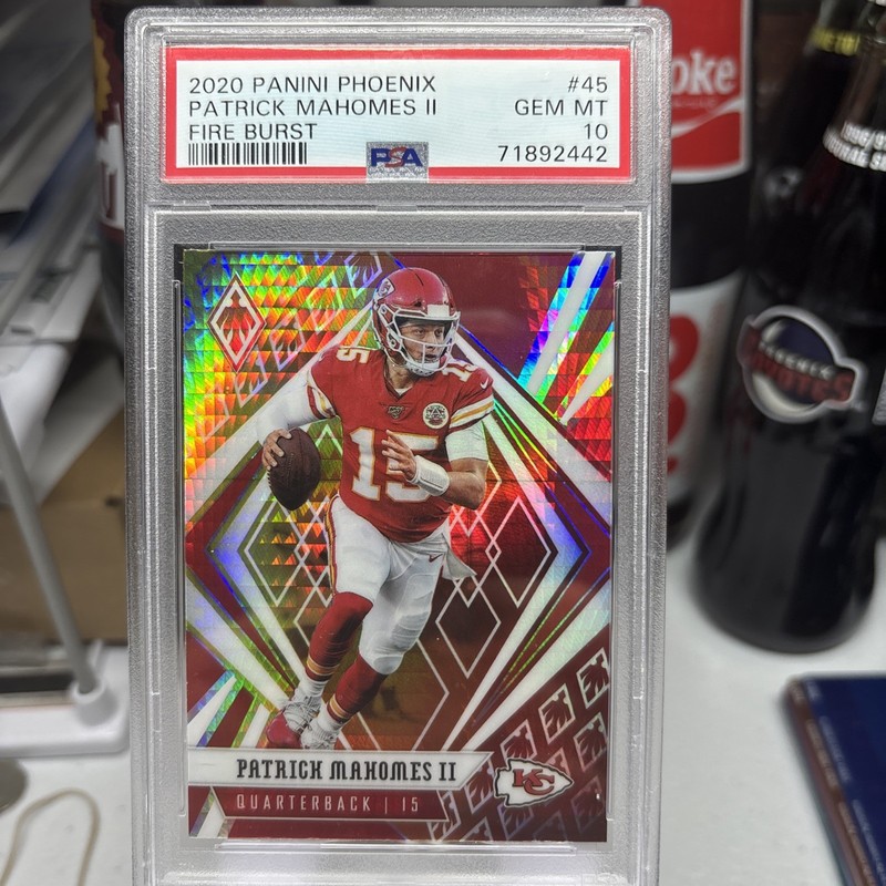 2020 Panini Phoenix - Patrick Mahomes II #45 Fire Burst. PSA 10