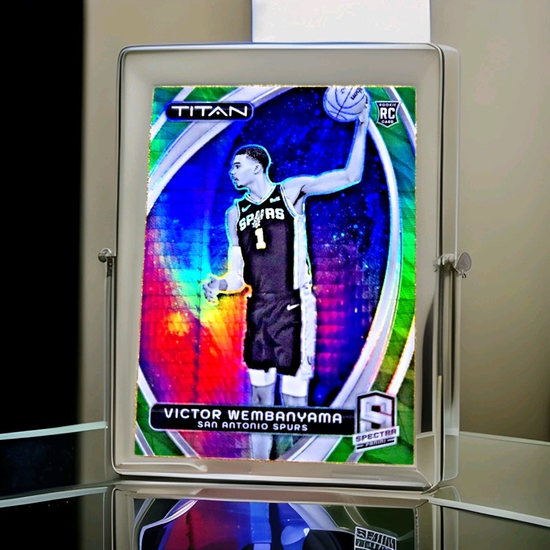 2023-24 Victor Wembanyama Spectra Titan RC Green Hyper Prizm Rookie /75 MINT #8