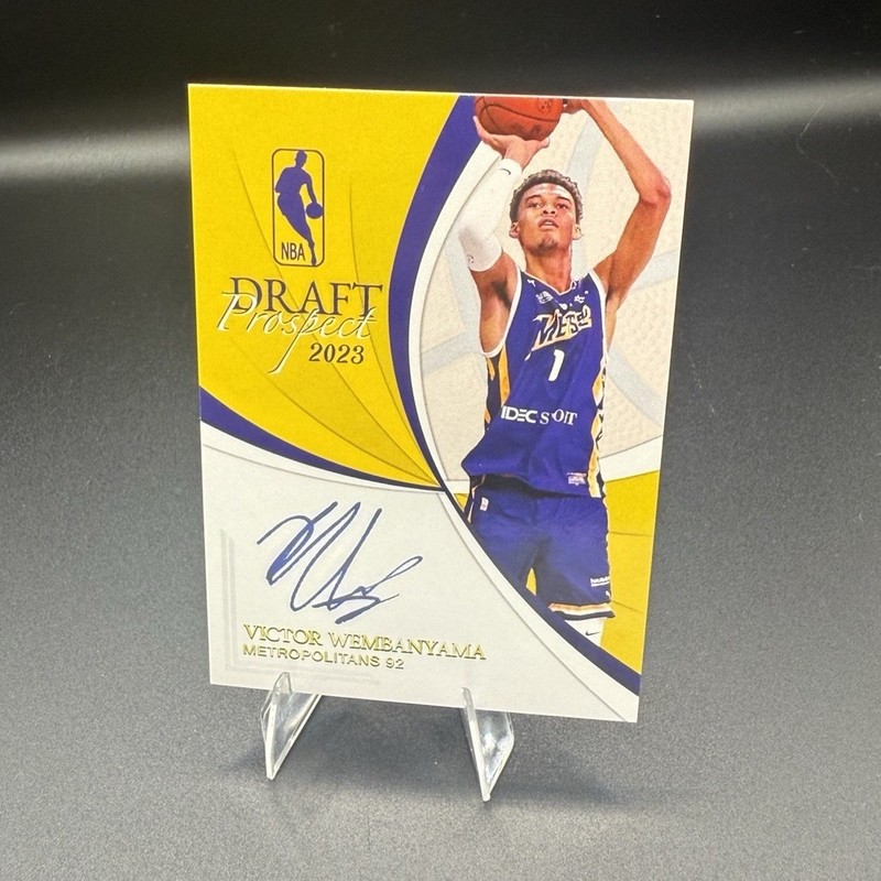 Panini 2023-24 Prizm Draft Picks Victor Wembanyama Metropolitans 92 #2 Auto