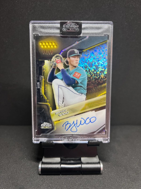 2026 TOPPS CHROME BLACK BRYAN WOO GOLD MINI DIAMOND REFRACTOR AUTO /50 view 1