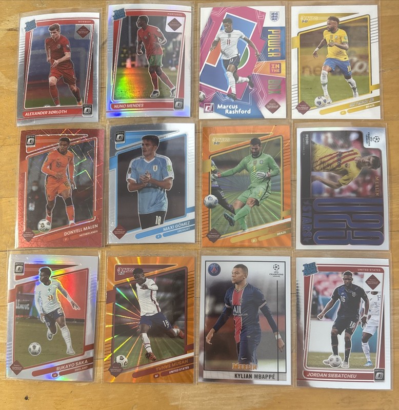 12 Card Soccer Lot - World Cup Pedri Silver Mbappé Saka Silver Rashford Neymar
