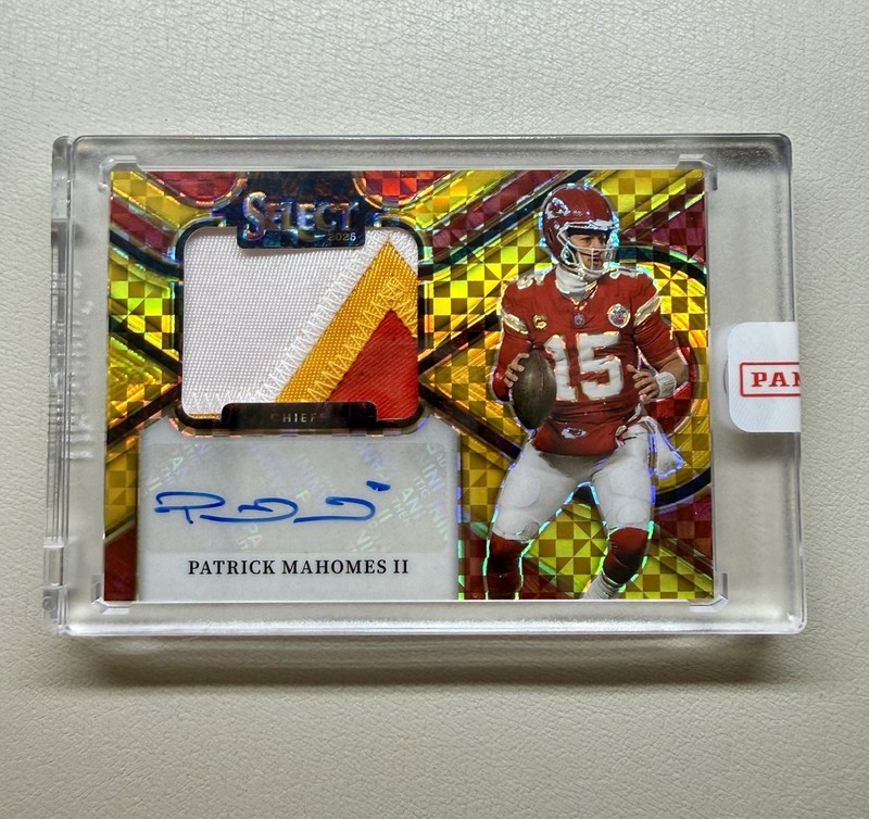 2025 Panini Select Jumbo Signature Swatches Gold Prizm Mahomes Auto Patch #02/10