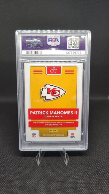 2017 Optic Rookie Phenom Jersey Patrick Mahomes #7 (RC) PSA 9 view 2