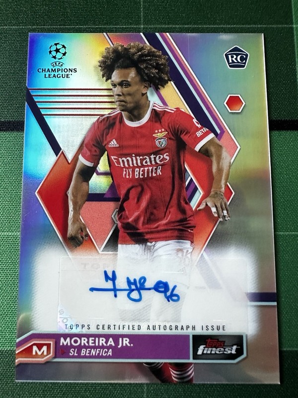 2022-23 Topps Finest UEFA MOREIRA JR. Rookie RC Auto Refractor Benfica #A-DM