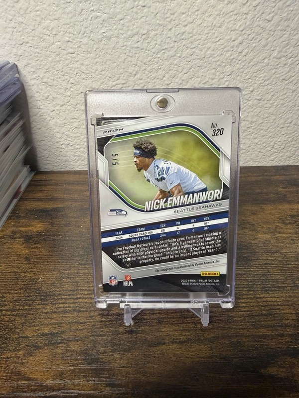2025 Prizm Nick Emmanwori Gold Vinyl Auto /5 view 2