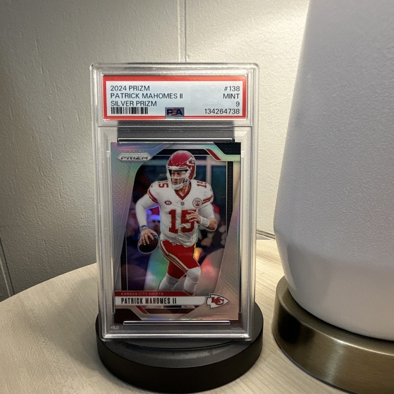Panini Prizm 2024 Patrick Mahomes II #138 Silver Prizm PSA 9 Chiefs