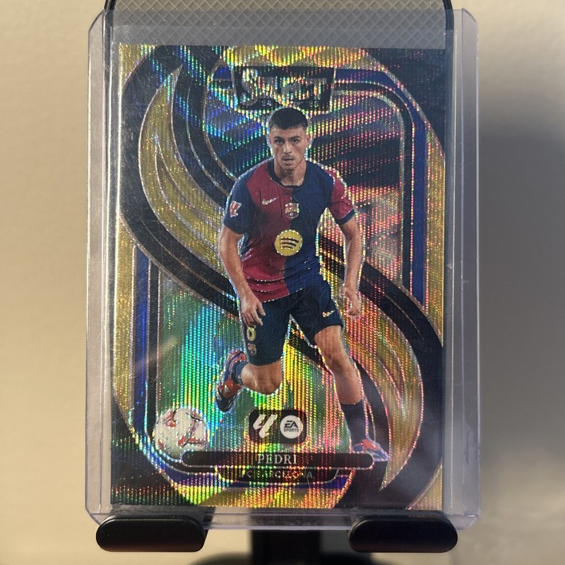 2024-25 Panini Select La Liga Mezzanine Pedri #152 Gold Wave Prizm /10 view 1