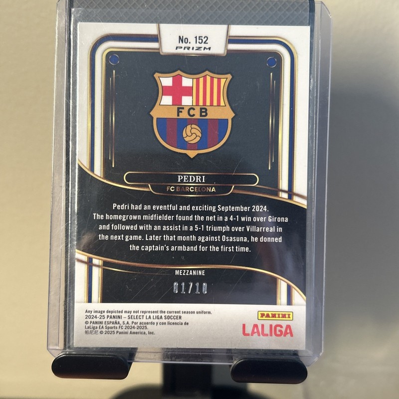 2024-25 Panini Select La Liga Mezzanine Pedri #152 Gold Wave Prizm /10 view 2