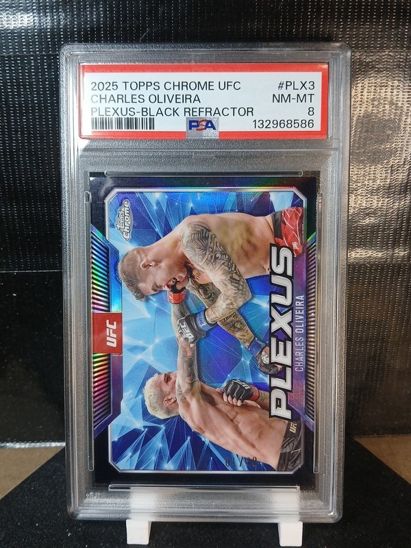 2025 Topps Chrome UFC Charles Oliveira Plexus Black Refractor/10 Psa 8