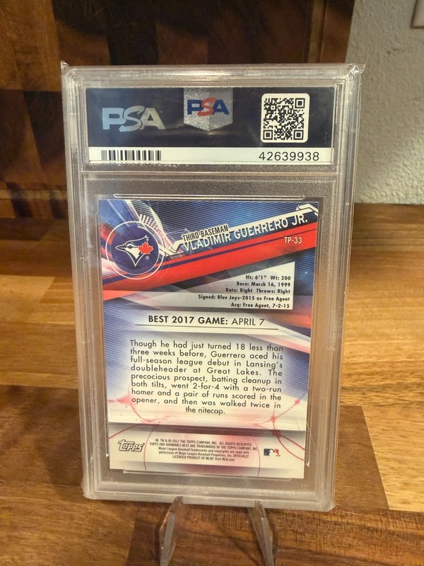 2017 Bowman's Best - Top Prospects Vladimir Guerrero Jr. #TP-33 (RC) PSA 10 view 2