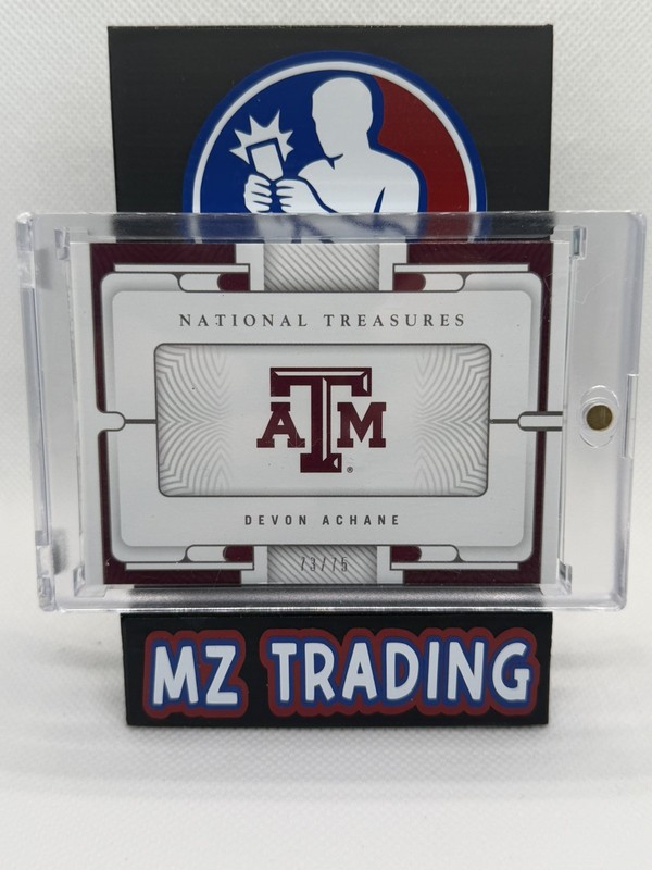 2023 National Treasures Collegiate Blue 73/75 De'Von Achane Booklet RPA RC Auto