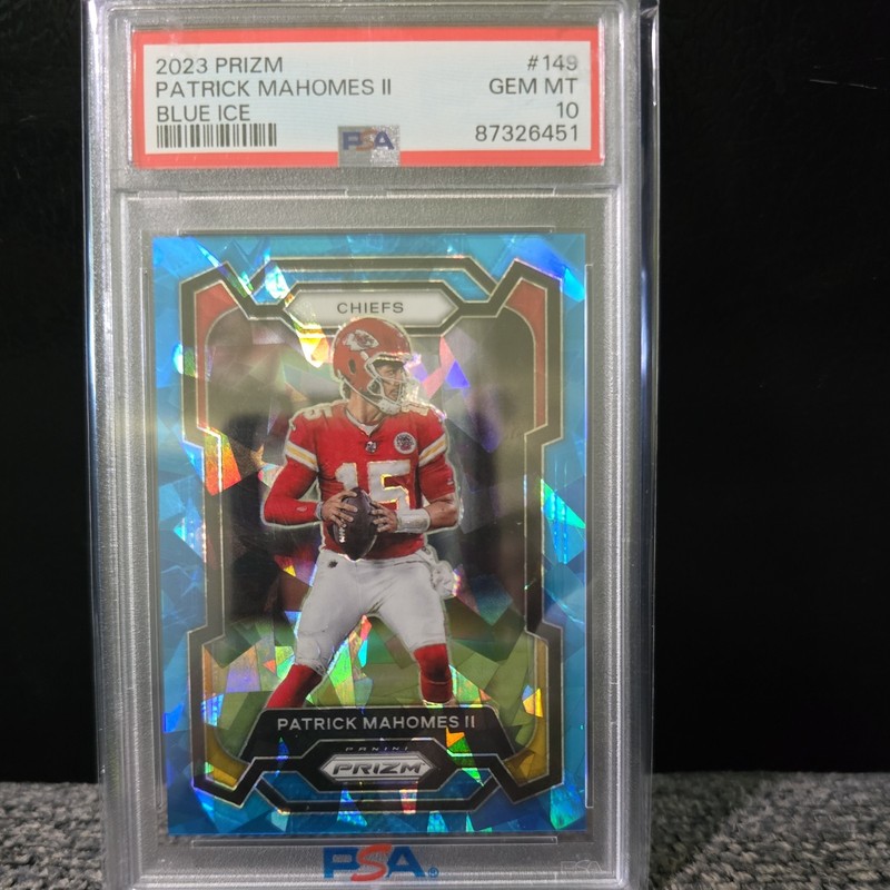 Patrick Mahomes 2023 Panini Prizm Blue Cracked Ice /99 PSA 10
