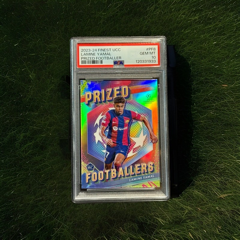 2023-24 Topps Finest UCC Barcelona Prized Footballers RC Lamine Yamal PSA 10