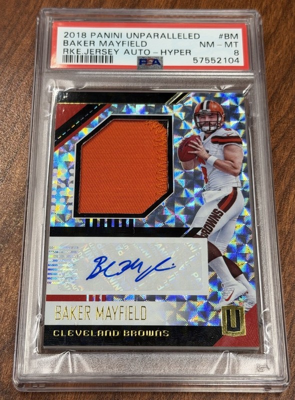 2018 Panini Unparalleled Baker Mayfield Rookie Patch Auto Hyper RC #/25 PSA 8