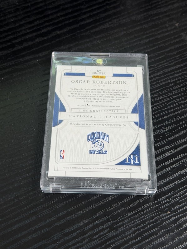 Oscar Robertson National Treasures Notable Nicknames On Card Auto /25 #NN-OSR view 2