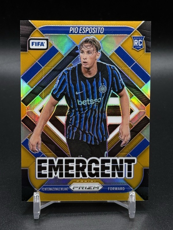 Pio Esposito 2025 2026 Panini Prizm FIFA RC Gold /10 Emergent Rookie