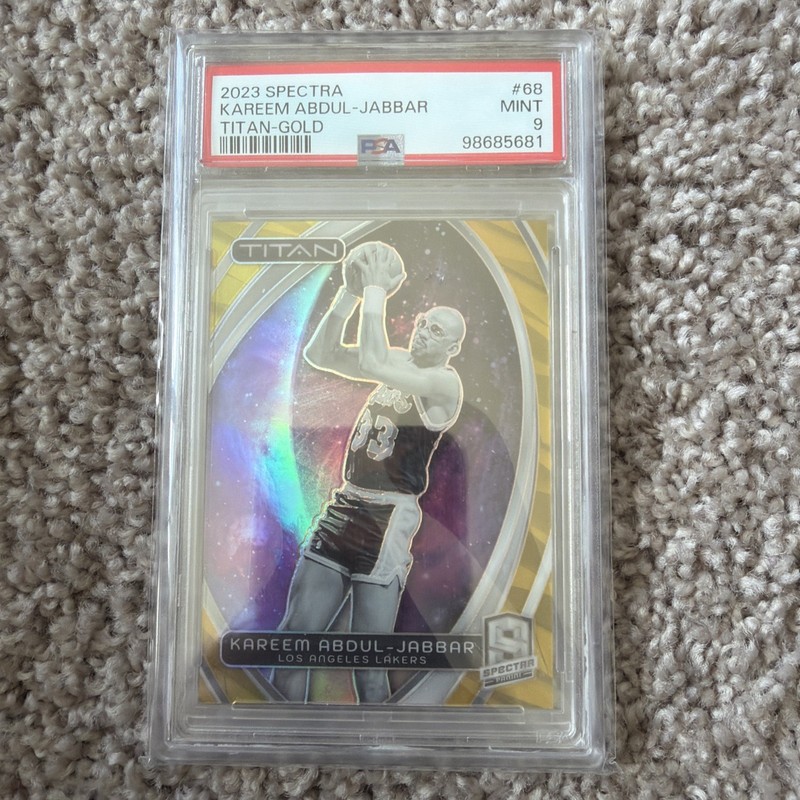 2023-24 Panini Spectra - Titan Kareem Abdul-Jabbar #68 Gold Prizm /10 PSA 9