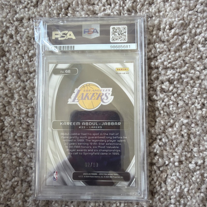 2023-24 Panini Spectra - Titan Kareem Abdul-Jabbar #68 Gold Prizm /10 PSA 9 view 2