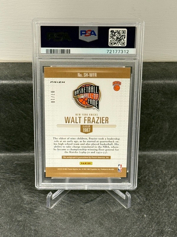 2020-21 Panini Spectra Walt Frazier HOF GOLD PRIZM Auto 7/10 PSA 8 Knicks view 2
