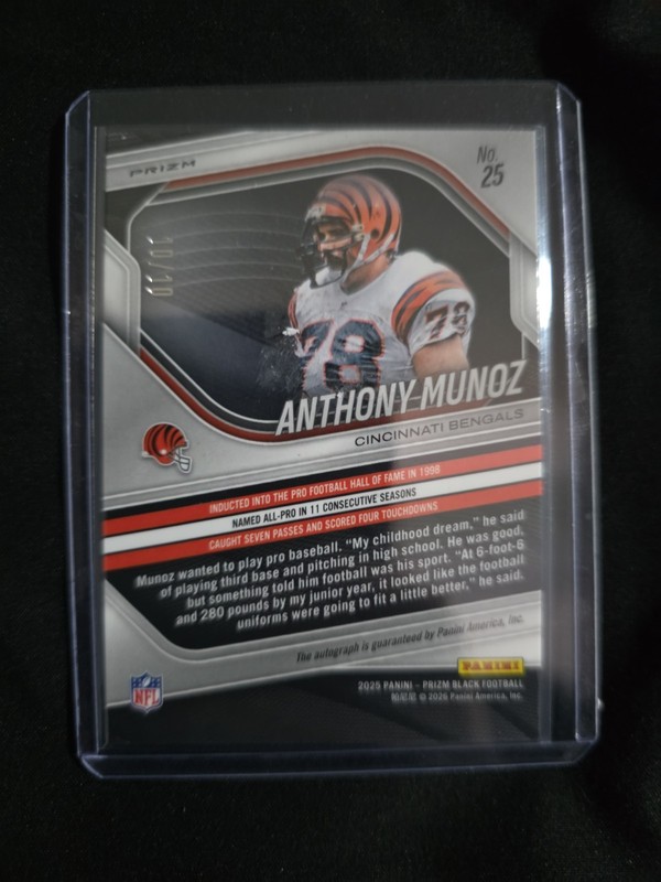 2025 Panini Prizm Black FOTL Anthony Munoz Gold Shimmer Auto /10 HOF view 2