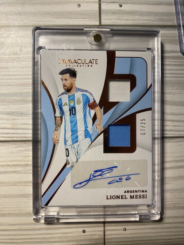 2024 PANINI IMMACULATE COLLECTION LIONEL MESSI DUAL SWATCH AUTO CARD 7/25 #DS-LM