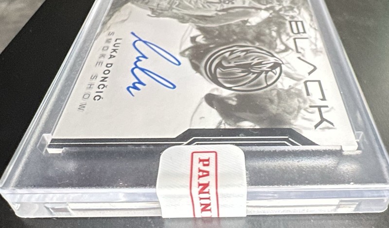 /15 Luka Doncic Smoke Show On Card Auto 2022-23 Panini Black #SSS-LKD Sealed SN view 2