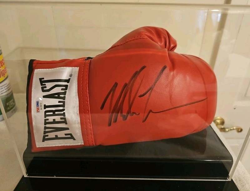 Mike Tyson Signed Boxing Glove PSA/DNA Boxing Right With Display Case