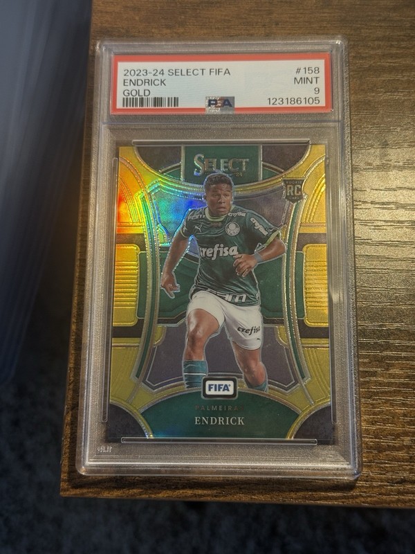 2023-24 Panini Select FIFA - Mezzanine Endrick #158 Gold Prizm /10 (RC)