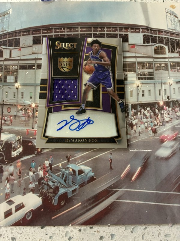 LDe’Aaron Fox 2017-2018 Panini Select Rookie Patch Auto /199 RPA Spurs