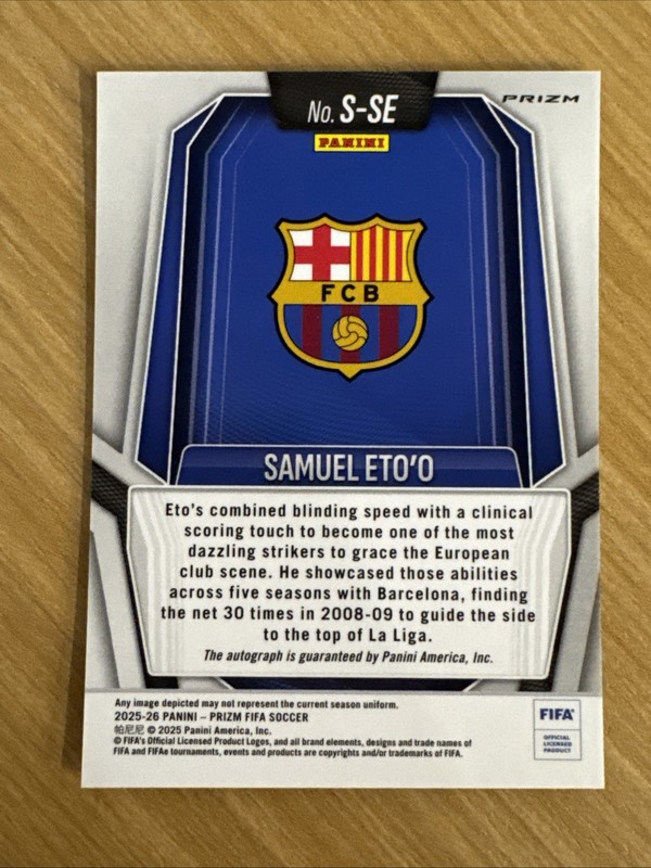 2025-26 Panini Prizm FIFA Samuel Eto'o Auto FOTL Blue Shimmer SSP Barcelona🔥🔥 view 2