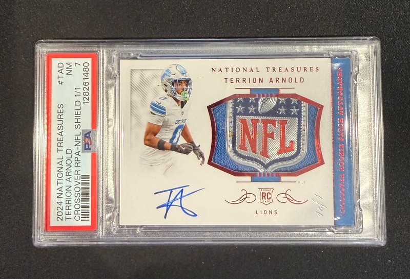 2022 National Treasures NFL SHIELD 1/1 Rookie Auto Terrion Arnold Crossover RPA