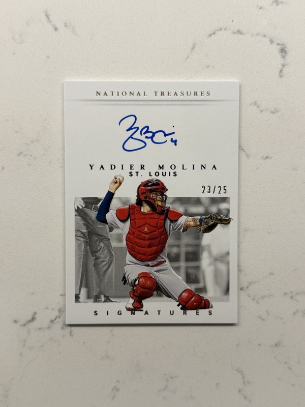 2021 National Treasures Baseball Yadier Molina Auto 23/25 Jumpman Cardinals