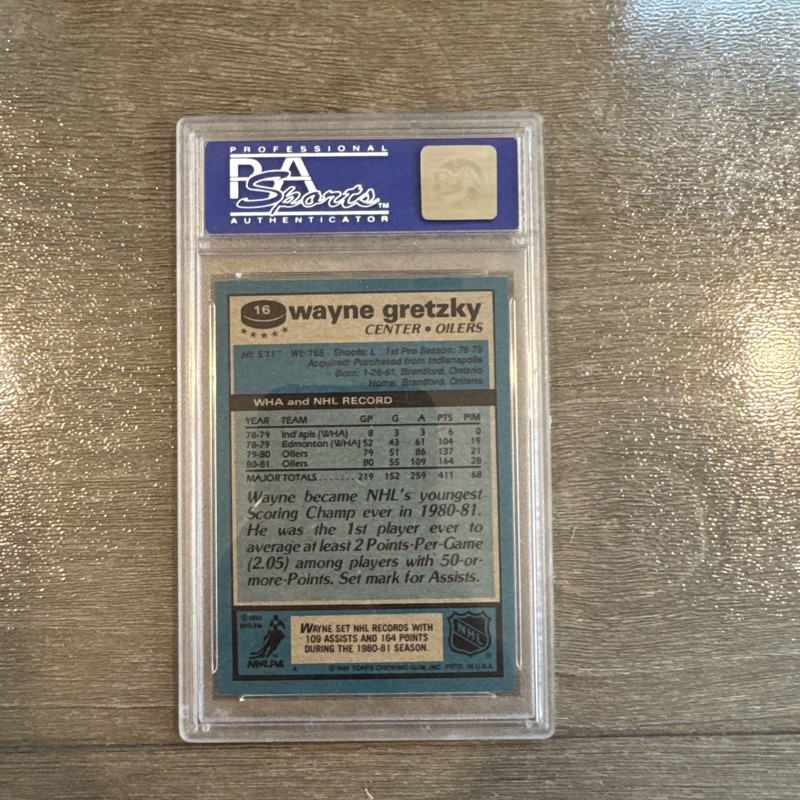 1981-82 Topps Wayne Gretzky #16 Oilers PSA 8 view 2