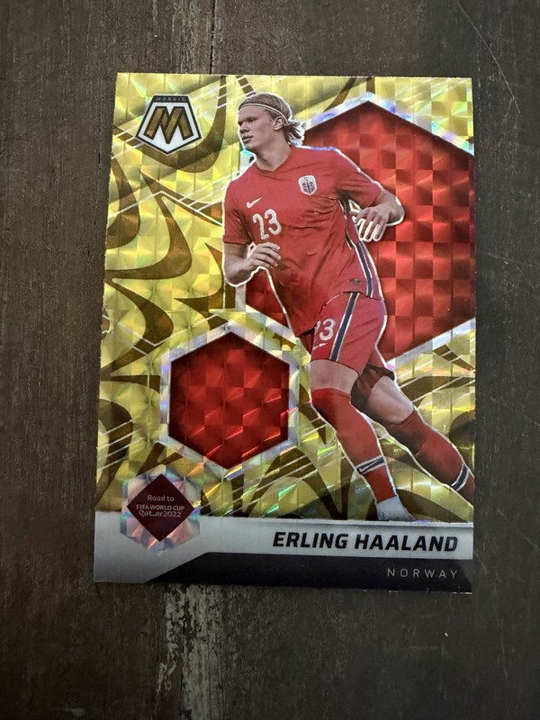 2021-22 Panini Mosaic FIFA World Cup - Erling Haaland Reactive Gold Mosaic Prizm