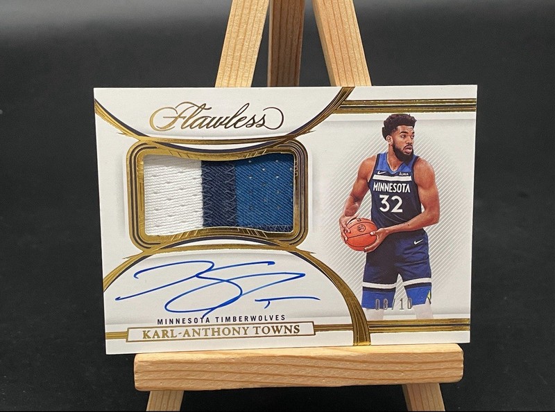 2021-22 Panini Flawless Karl-Anthony Towns Patch Gold Auto #08/10 HPA-KAT