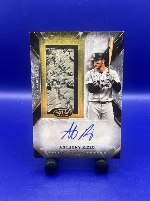2025 Topps Tier One Anthony Rizzo Gripping Auto Game-Used Relic 09/10 Yankees