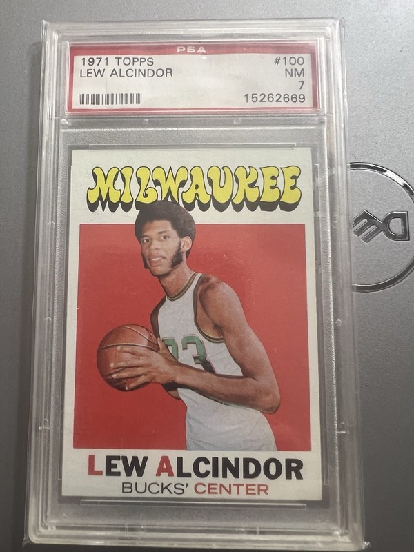 1971 TOPPS PSA 7 LEW ALCINDOR aka Kareem Abdul-Jabbar Centered HOF Sharp