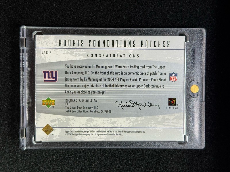 ELI MANNING 2004 UPPER DECK #/25 ROOKIE FOUNDATIONS PATCH Gold Giants Logo Worn view 2