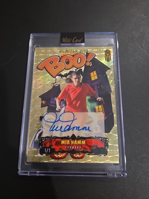 2025 Mia Hamm True 1/1 Auto Gold Vinyl 2025 Wild Card Haunted Hits! US Soccer