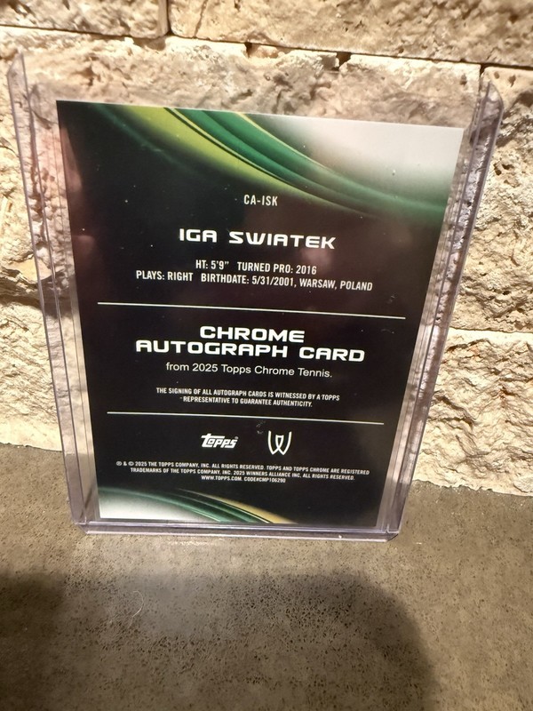 2025 Topps Chrome Iga Swiatek Auto II Gold Geometric Refractor #/50 view 2