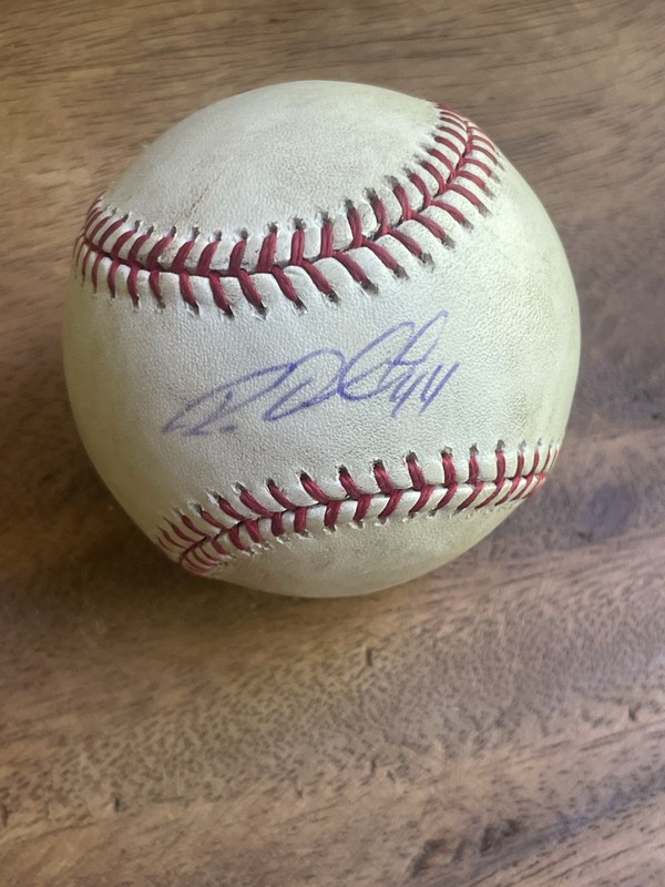 Roy Oswalt Auto Game Used Baseball MLB Auth LH724031 Astros vs Phillies 9/5/09