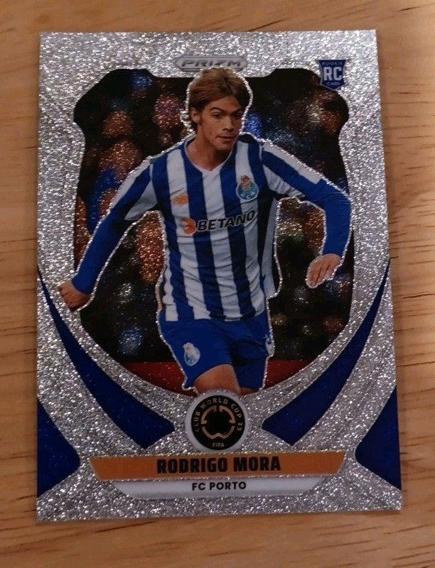 2025 Panini Prizm FIFA Club World Cup Rodrigo Mora Rookie Silver Glitter #98 RC view 1