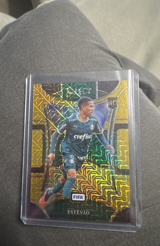 2023-24 Panini Select FIFA - Mezzanine Estevao #157 Gold Mojo Prizm  1/10 (RC)