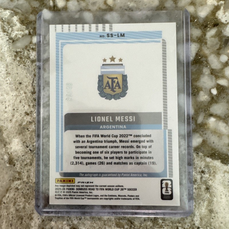 2025-26 Panini Donruss World Cup Argentina Lionel Messi Auto Red /49 view 2