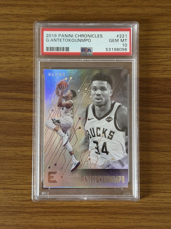 Panini 2019-20 Chronicles Essentials Giannis Antetokounmpo #221 PSA 10