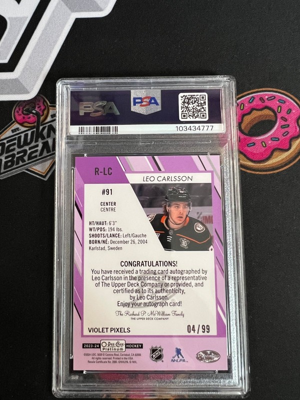 2023-24 OPC Platinum Leo Carlsson Violet Pixels Auto /99 PSA 9 view 2