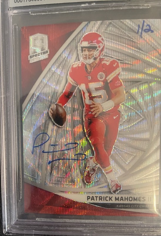 PATRICK MAHOMES II 2019 Panini SPECTRA Prizm Beckett 10 ~ On Card  Auto 1 Of 2 view 2