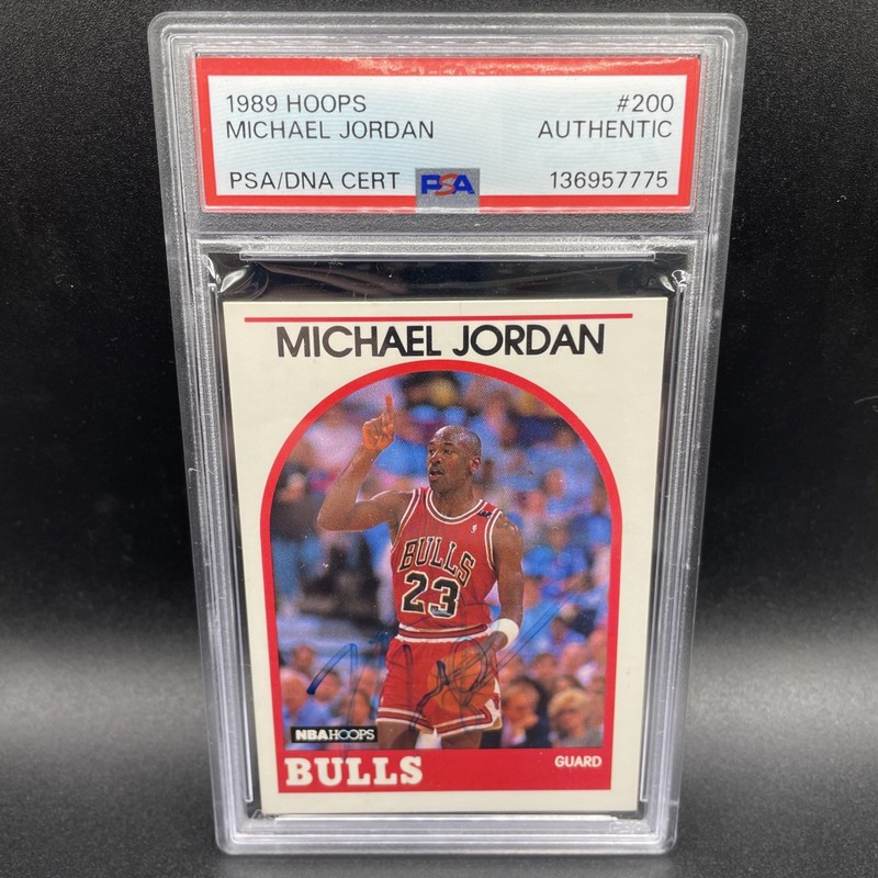 1989 Hoops Michael Jordan #200 Signed Basketball Card Auto PSA DNA